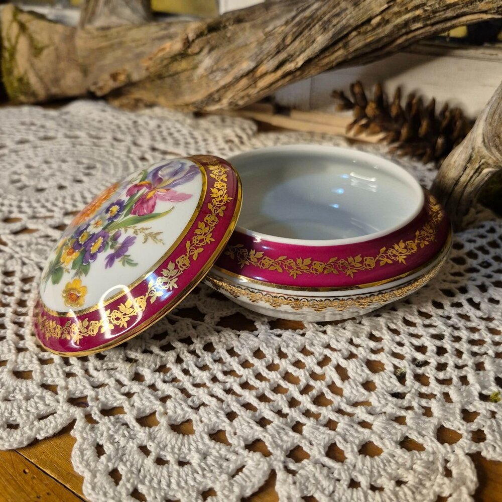 Vintage Limoges Porcelain Round Fushia Pink & Gold Trinket Box - Picture 5 of 10